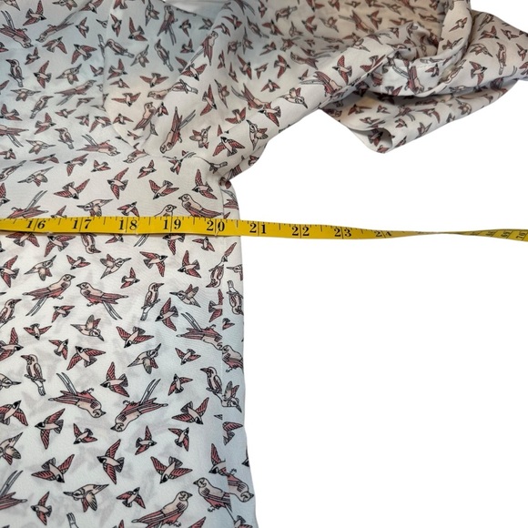 Ann Taylor Woman's Blouse Size 10 Bird Print Long Sleeve Button Up Lightweight - Picture 7 of 9